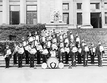 1931band on stepscva3712414