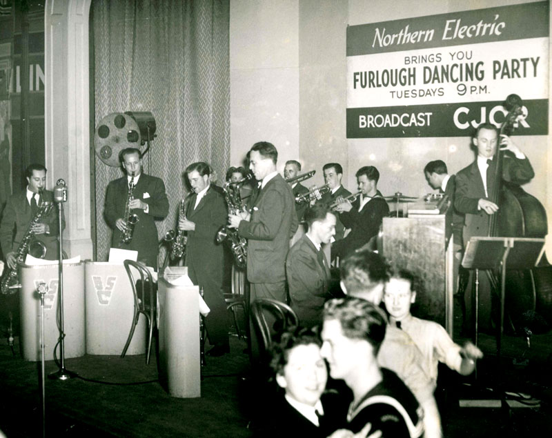 Dal-Richards-Band-playing-f